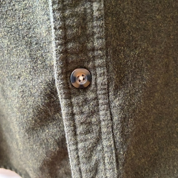 Canyon Guide Outfitters button down flannel. Olive/Army green. Soft. Rugged. XL - Picture 4 of 11